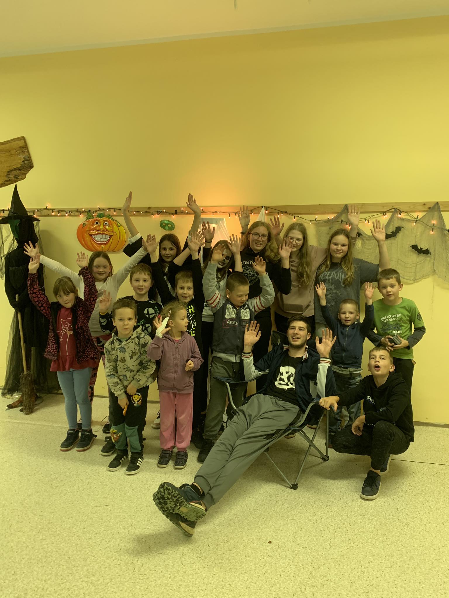 Morda je slika naslednjega: 10 oseb